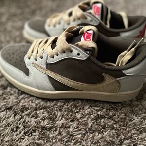 Travis Scott x jordan 1 low Dark Mochas